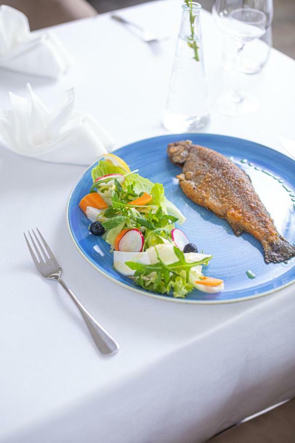 Bonne Chance Restaurant And Hotel Bazakerettye ภายนอก รูปภาพ