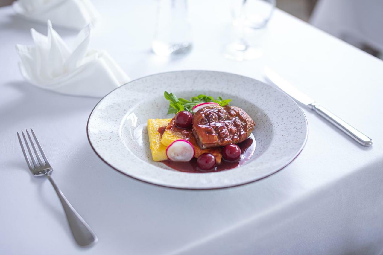Bonne Chance Restaurant And Hotel Bazakerettye ภายนอก รูปภาพ